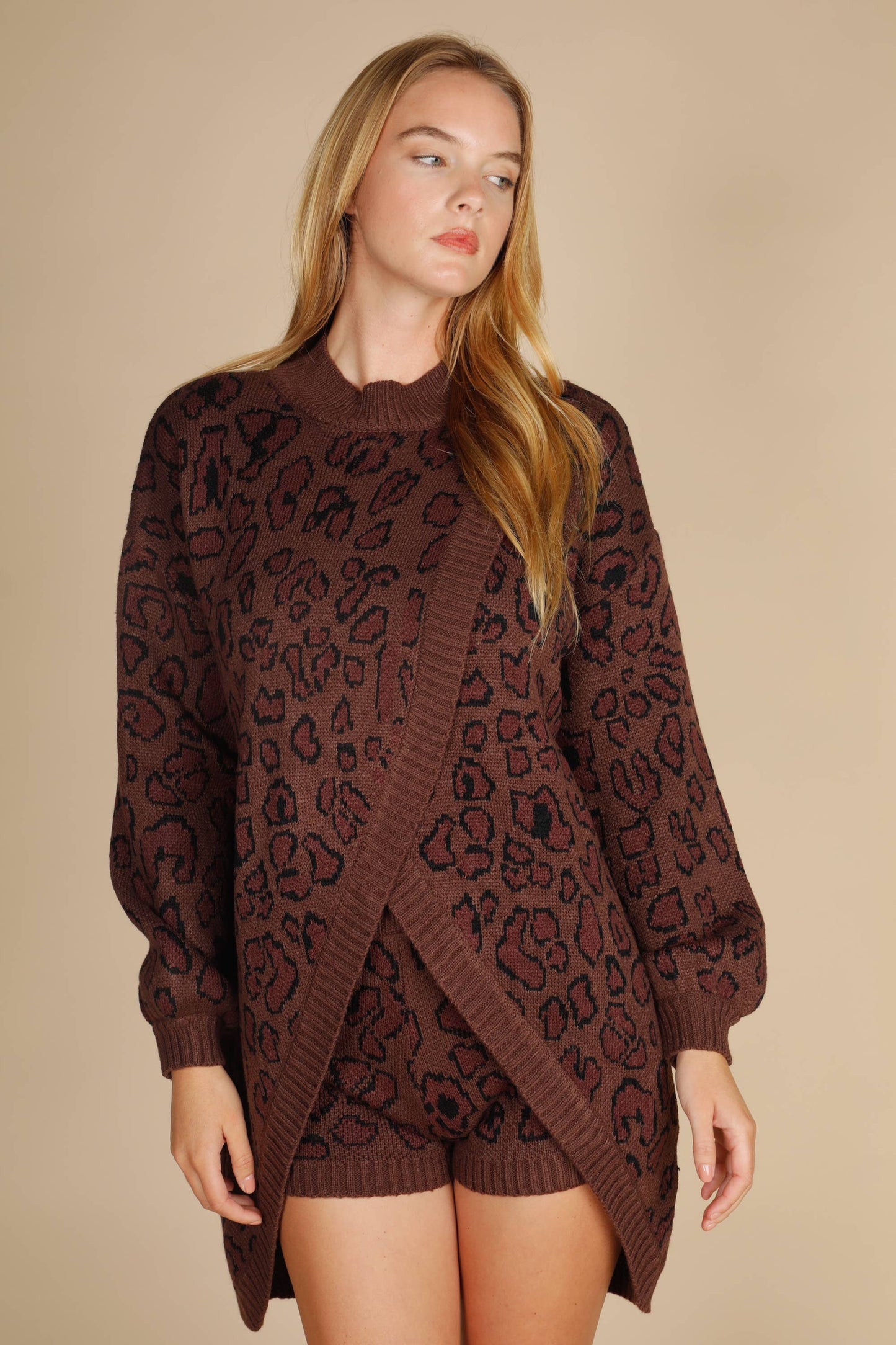 MOCK NECK ANIMAL PRINT OVERLAP KNIT WITH SHORT : Brown / S