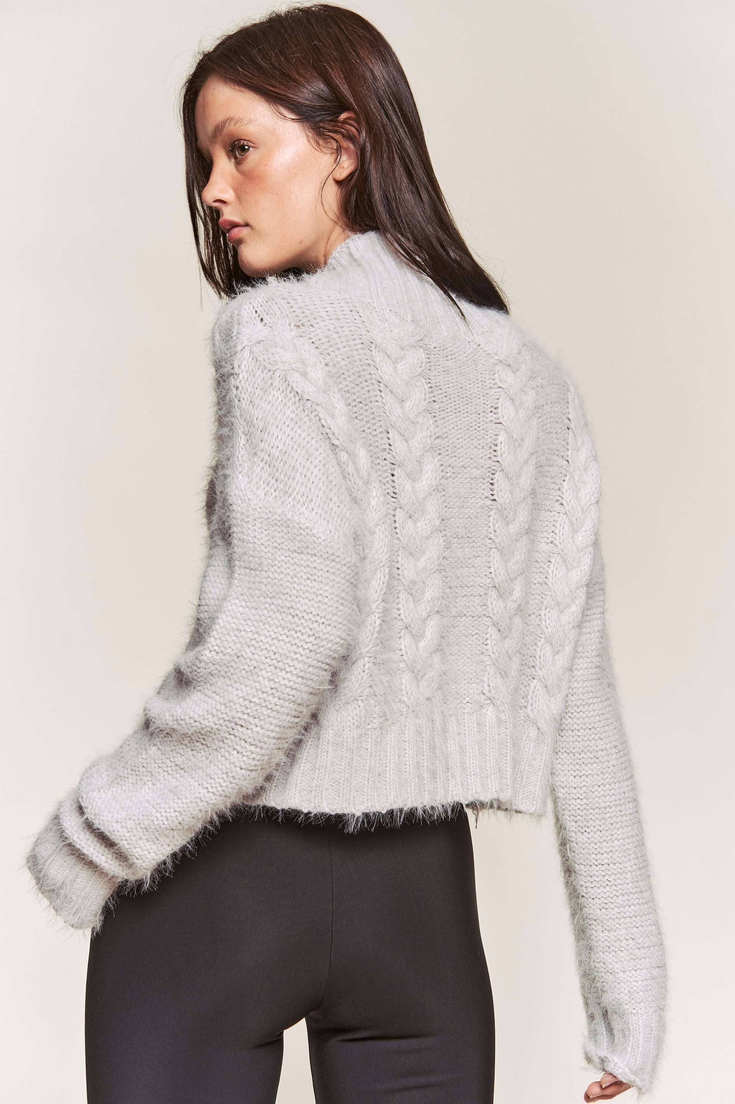 FUZZY FUR  LONGSLV TURTLE NECK CABLE KNIT SWEATER: BLACK / S