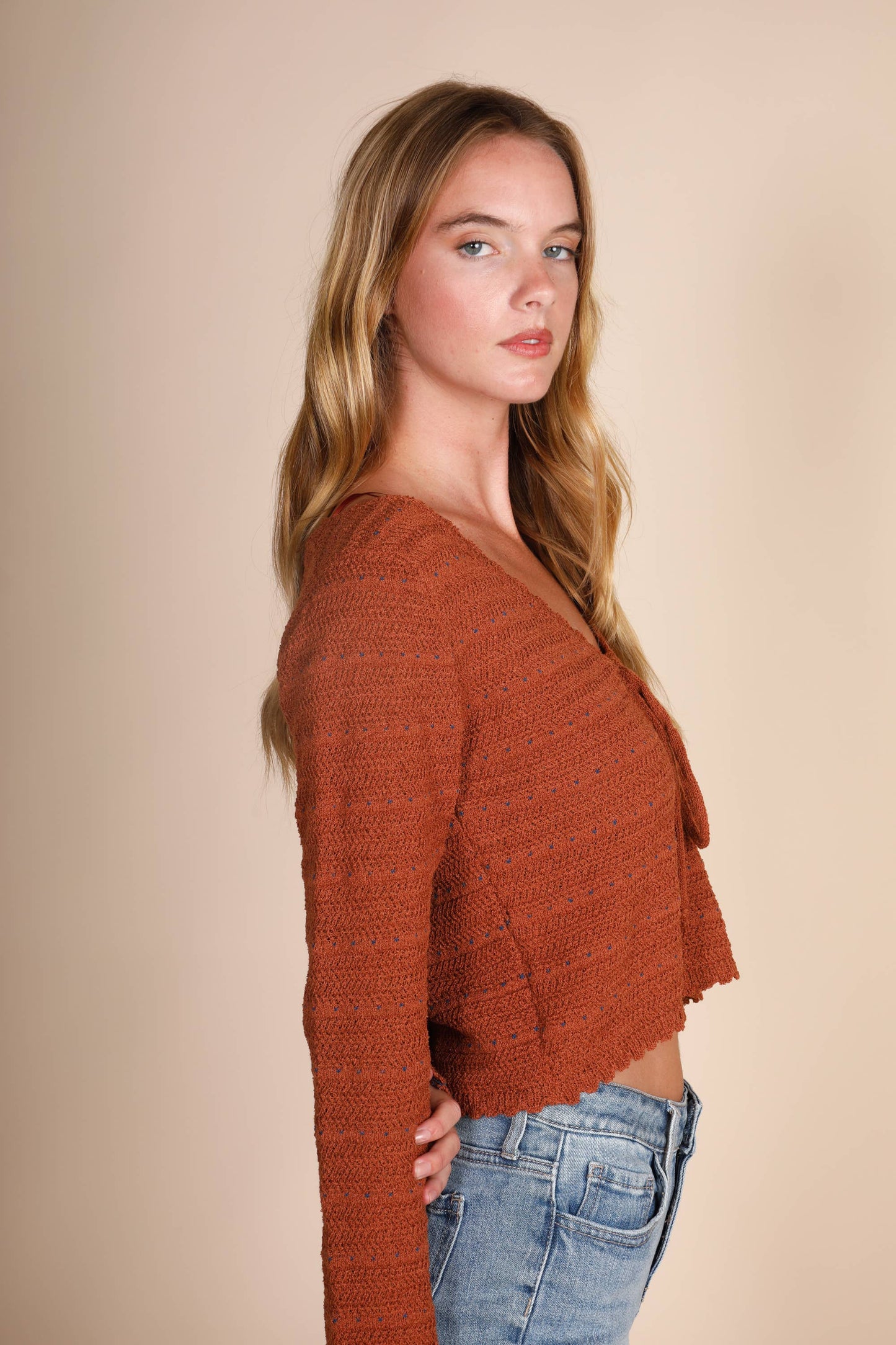 DEEP V KEY HOLE BOW TIE LONG SLV TOP: Brown / M