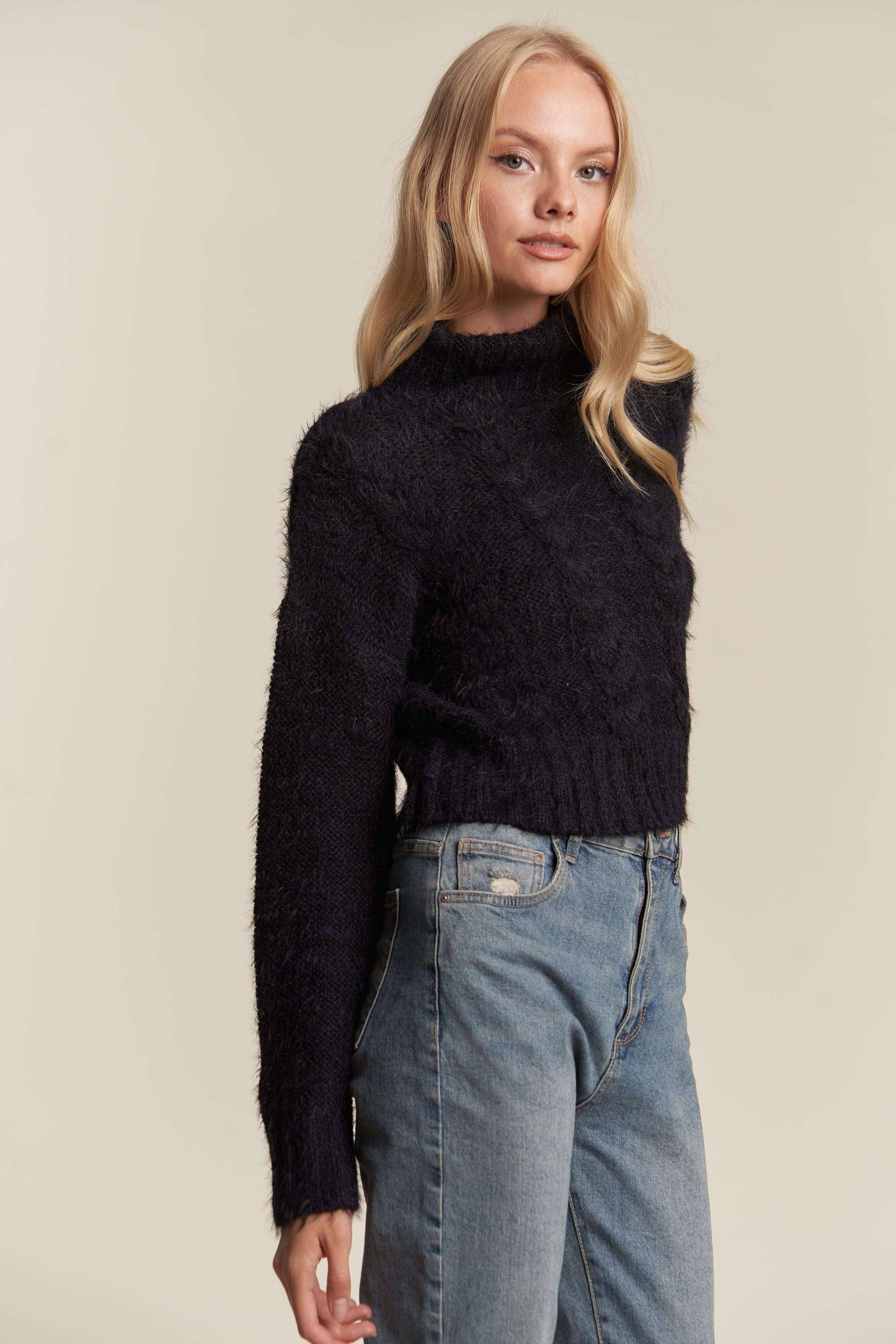 FUZZY FUR  LONGSLV TURTLE NECK CABLE KNIT SWEATER: BLACK / S