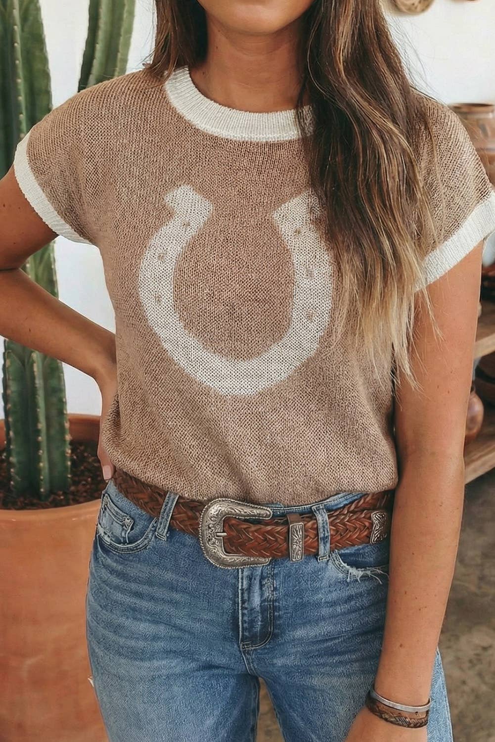 Western Horse Shoe Contrast Trim Short Sleeve Sweater: Goat / XL