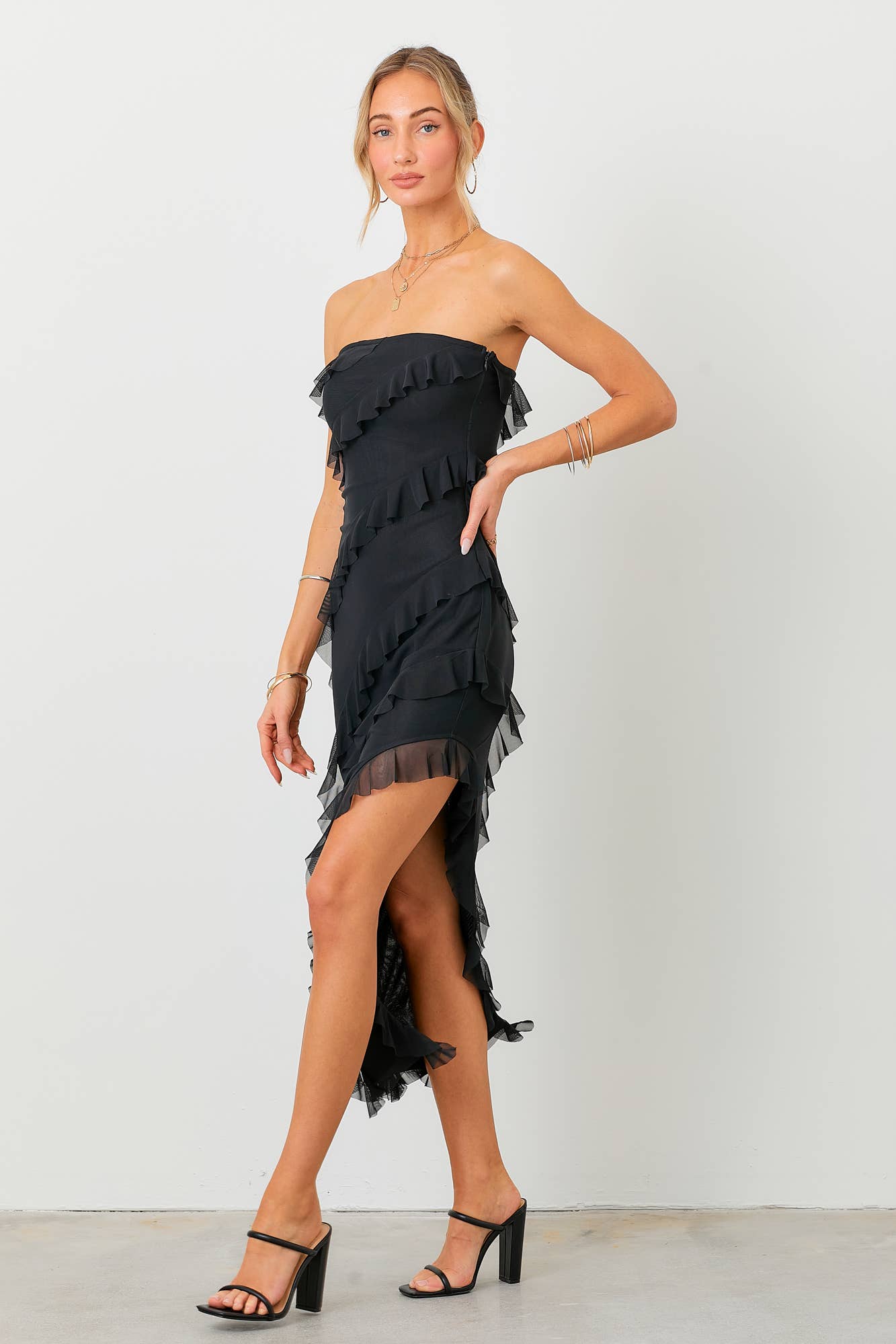 Strapless Frill Dress: RED / S