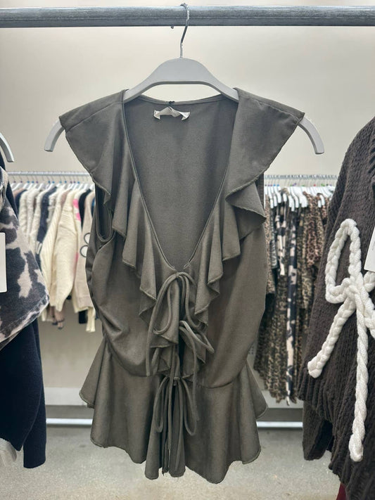 T4378-A SLEEVELESS RUFFLED NECK TIE FRONT PEPLUM TOP: OLIVE / S