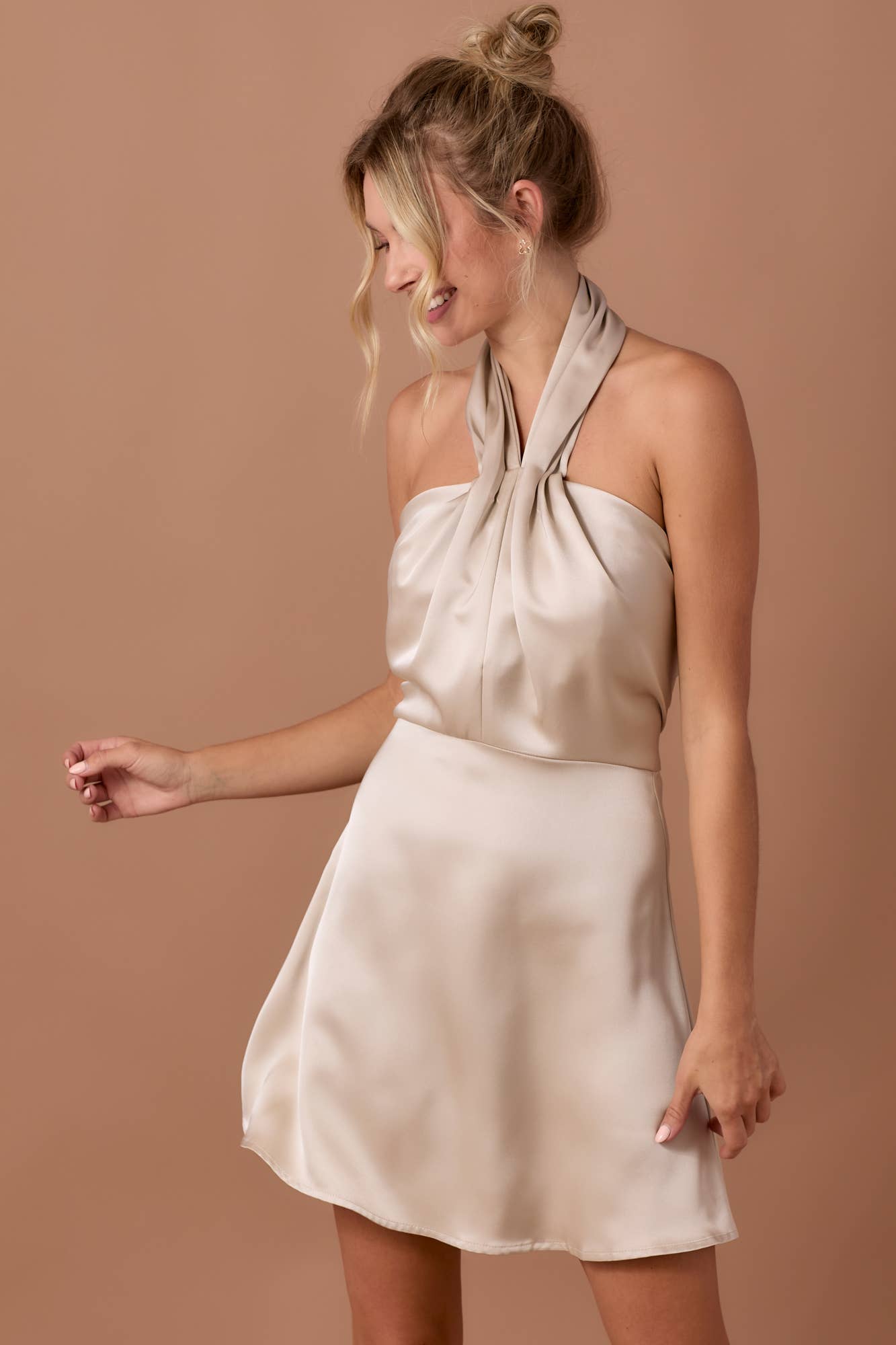 Pleated detailed halter neck bustier mini dress: TAUPE / S