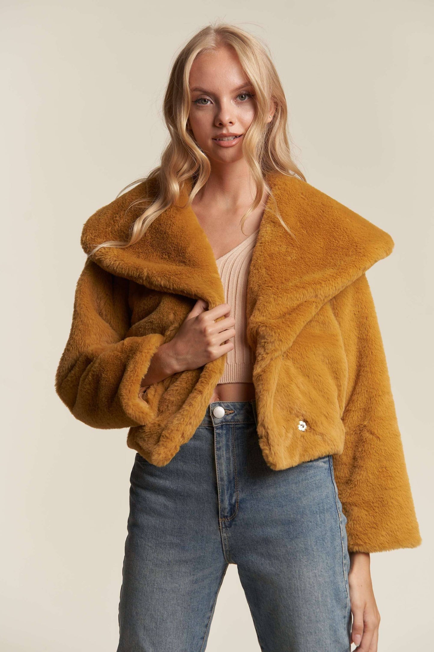 FAUX FUR SNAP CLOSURE ELASTICWAIST LNGSLVE JACKET: MUSTARD / S