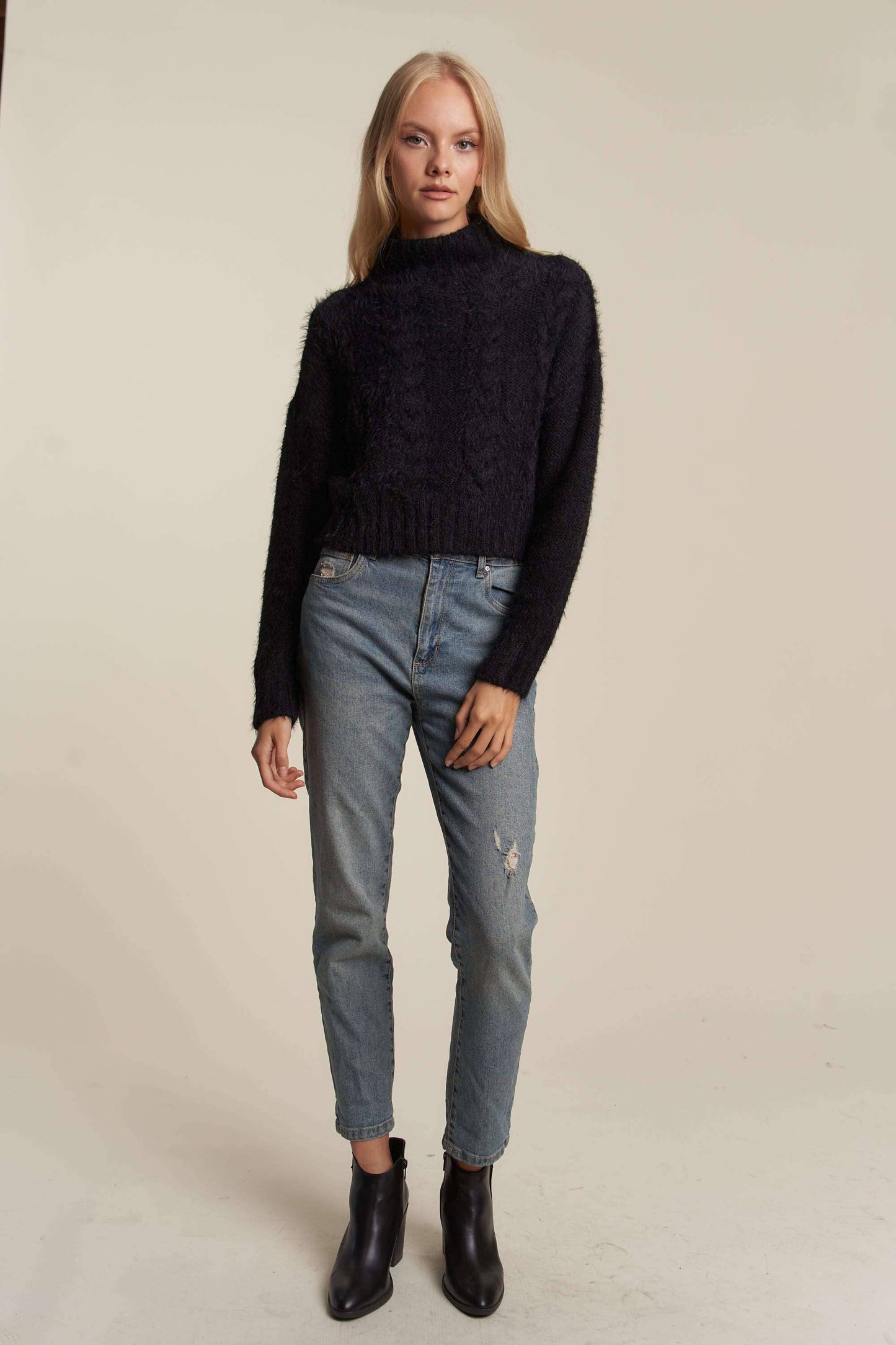 FUZZY FUR  LONGSLV TURTLE NECK CABLE KNIT SWEATER: BLACK / L