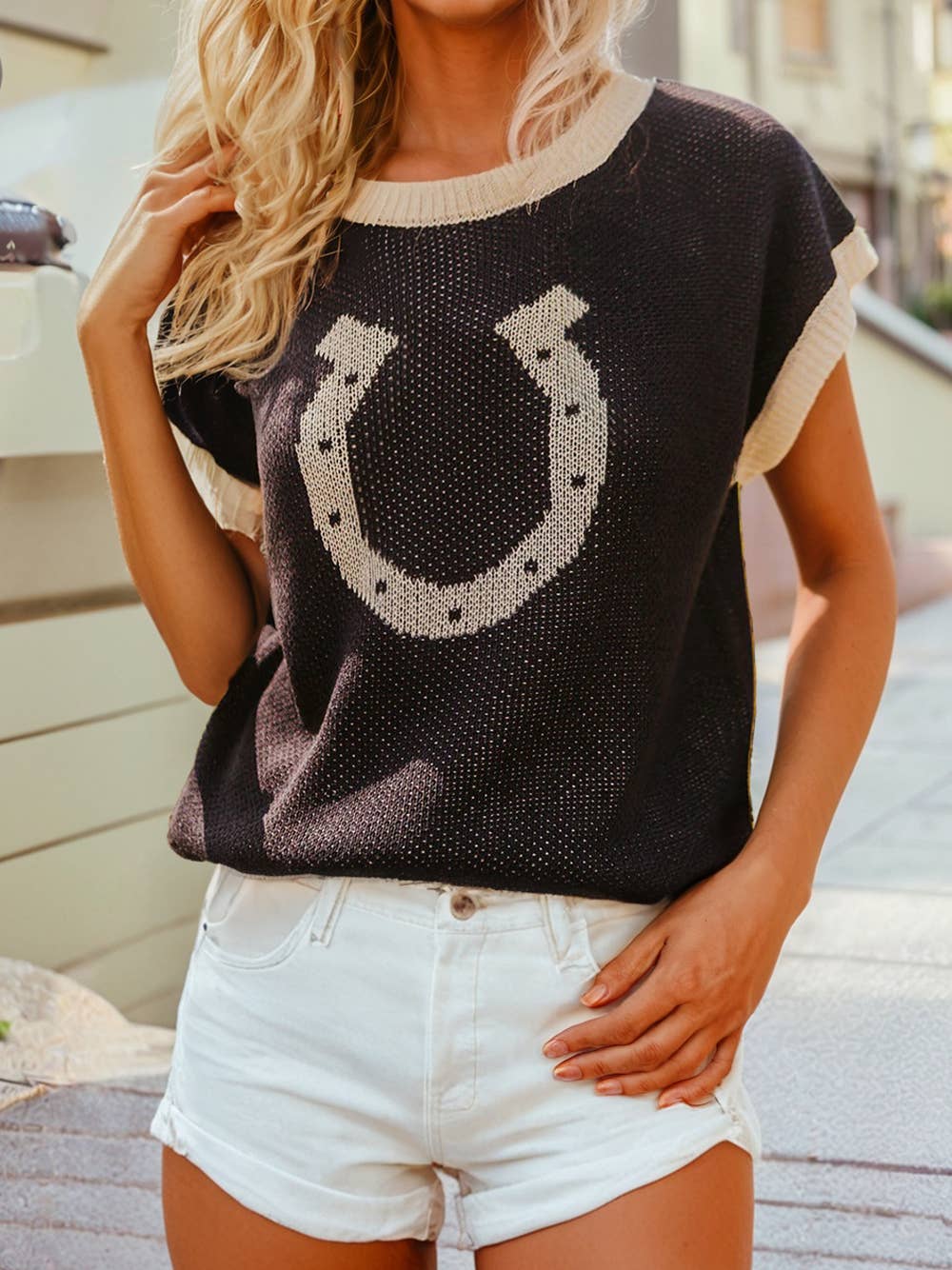 Western Horse Shoe Contrast Trim Short Sleeve Sweater: Goat / M