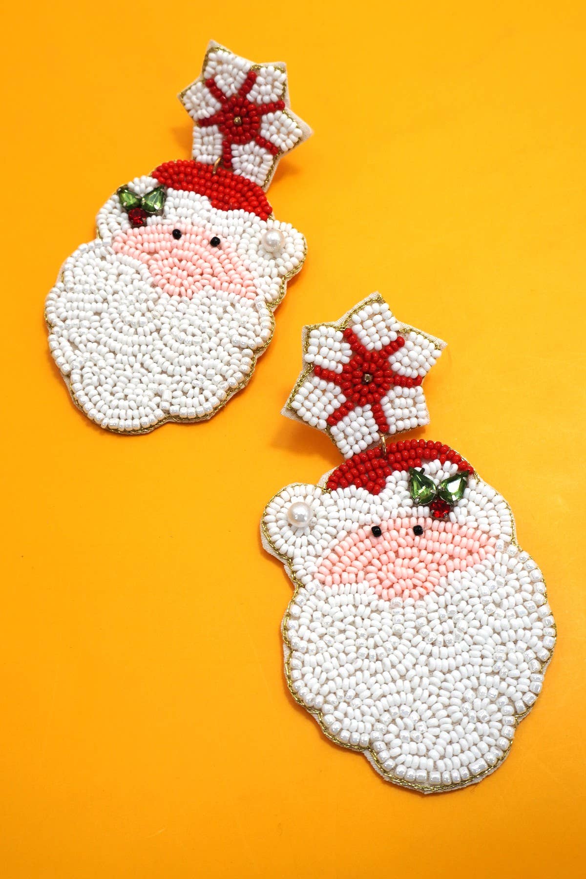 CHRISTMAS HOLIDAY SANTA CLAUSE BEADED EARRINGS | 91E2582: White