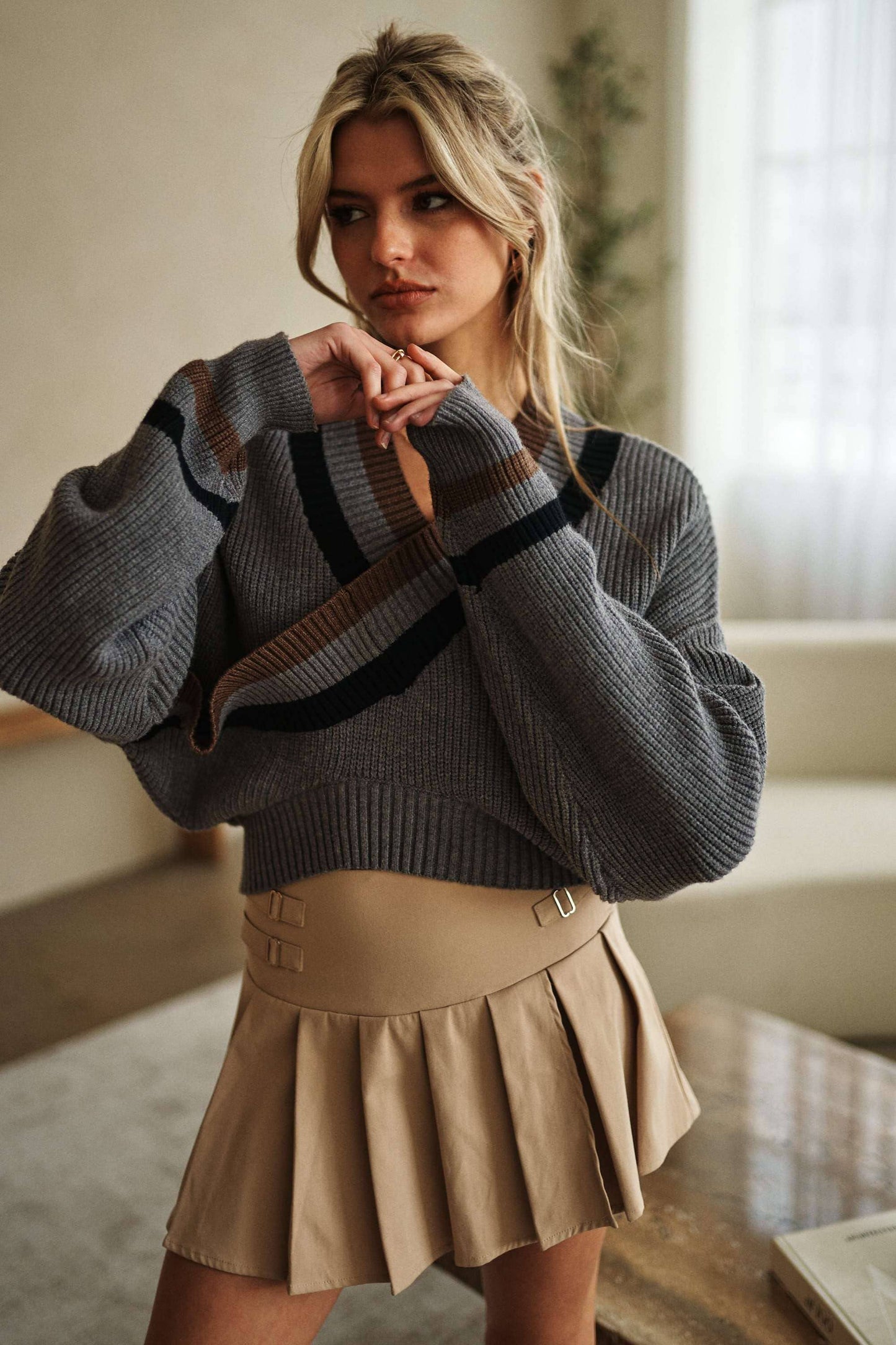 V Neck Cropped Sweater with Stripe Hem: Grey / S