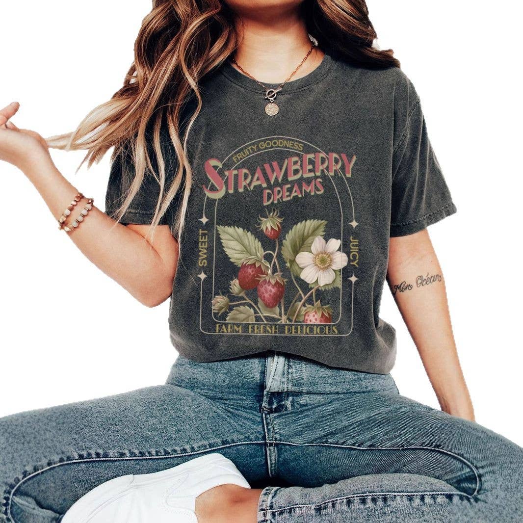 Vintage wild strawberry Dream fruit Graphic tee: Grey / M