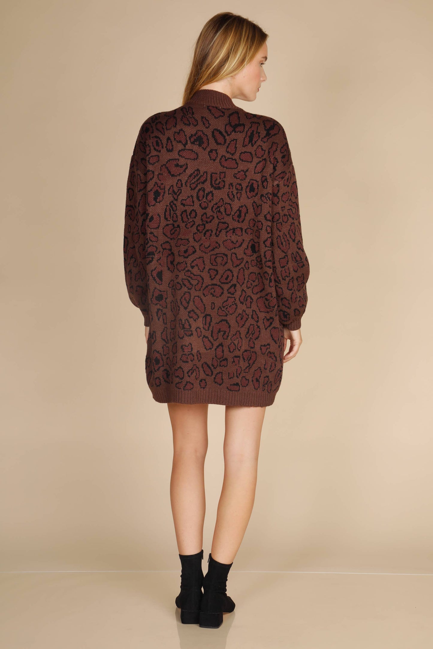 MOCK NECK ANIMAL PRINT OVERLAP KNIT WITH SHORT : Brown / L