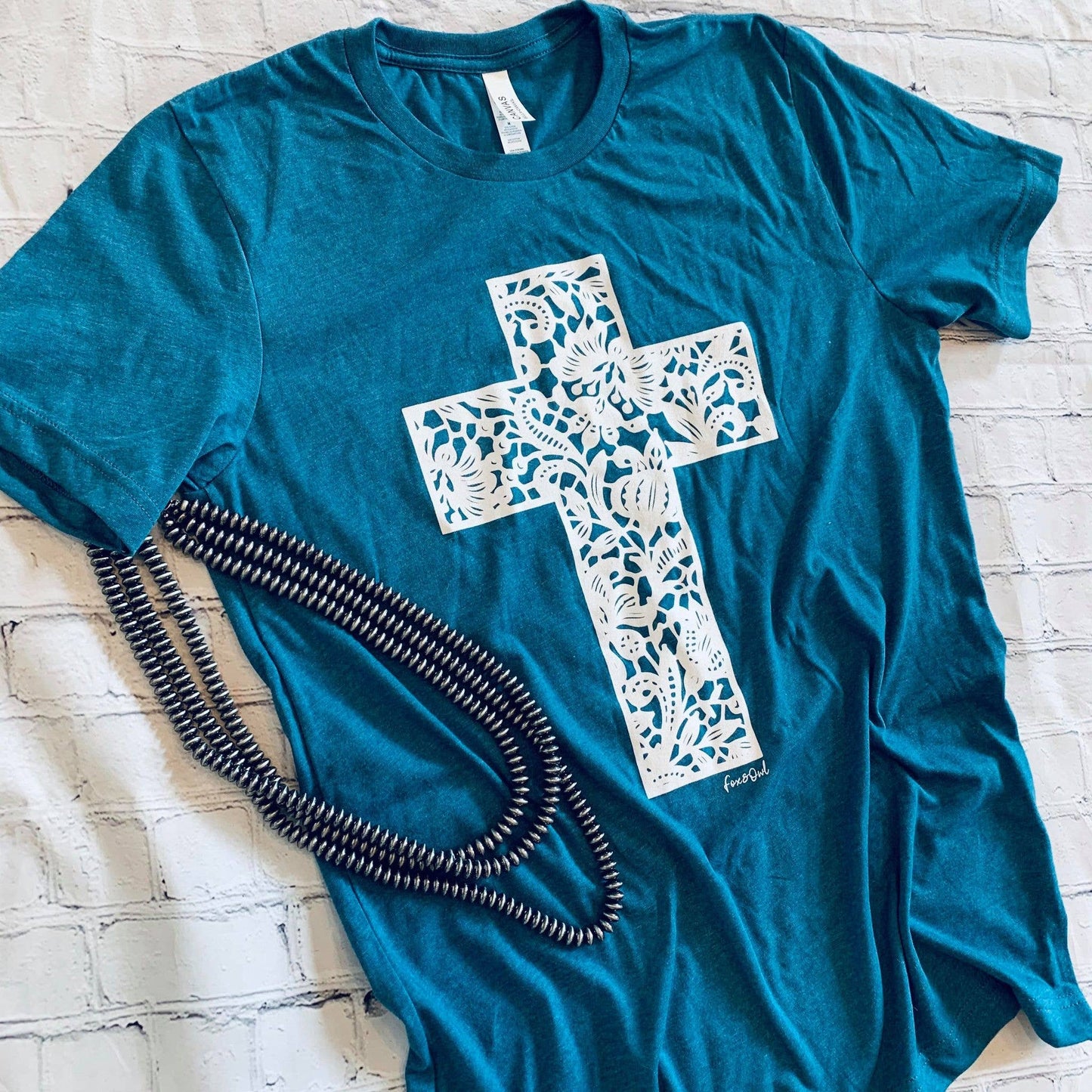 CORAL LACE CROSS SPRING 2025 EVERYDAY FAITH GRAPHIC TEE : L